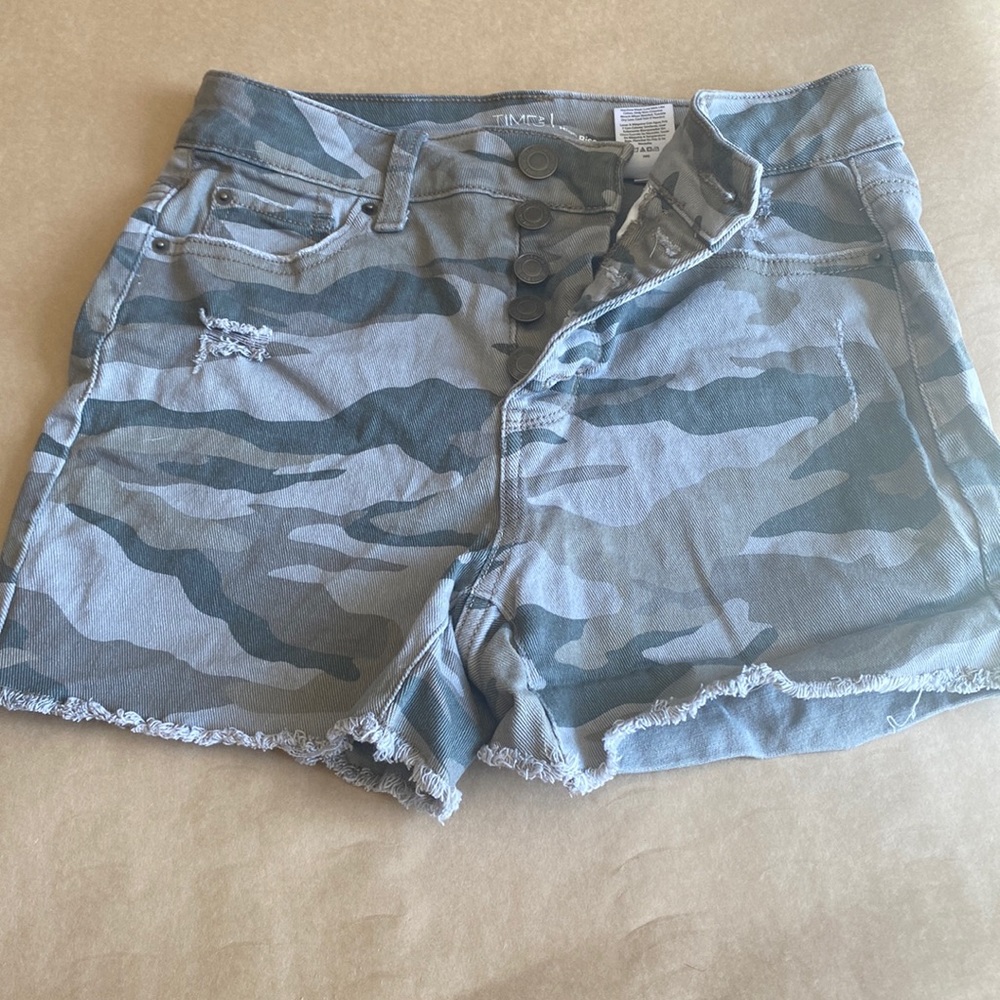 Camo Print Shorts High Rise